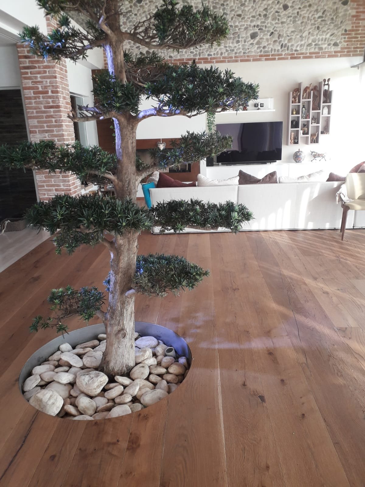 Pavimento in rovere con nodi a vista