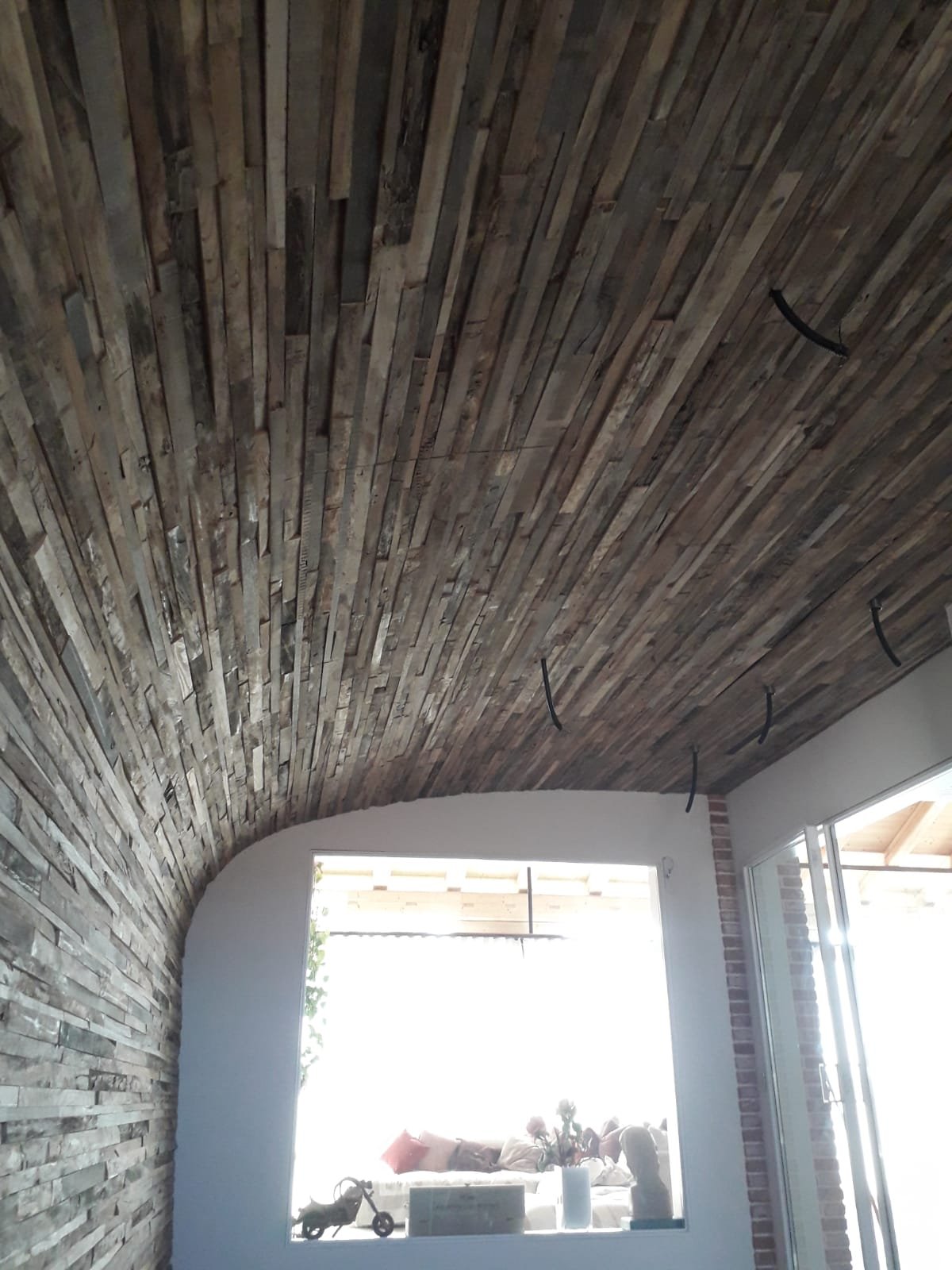 Rivestimento in listelli per cantina